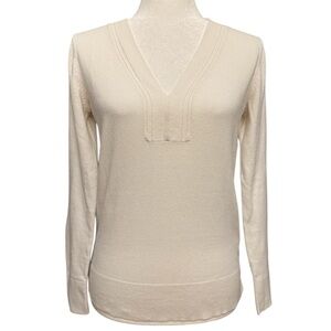 Old Navy Cream Classic V-Neck Lightweight Sweater - Size Medium!